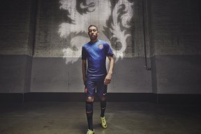 2026世界杯-竞技体育公平性遭双重拷问，TheShy赛事新规引争议，利物浦再陷风波